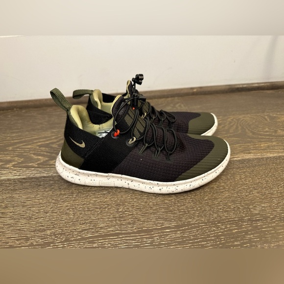 Women’s Nike Free RN Commuter Sneaker - Picture 2 of 11